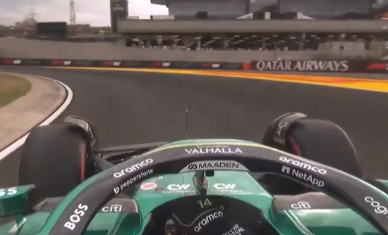 Alonso, entrando en la zona final de Hungaroring, en su último intento en calificación.