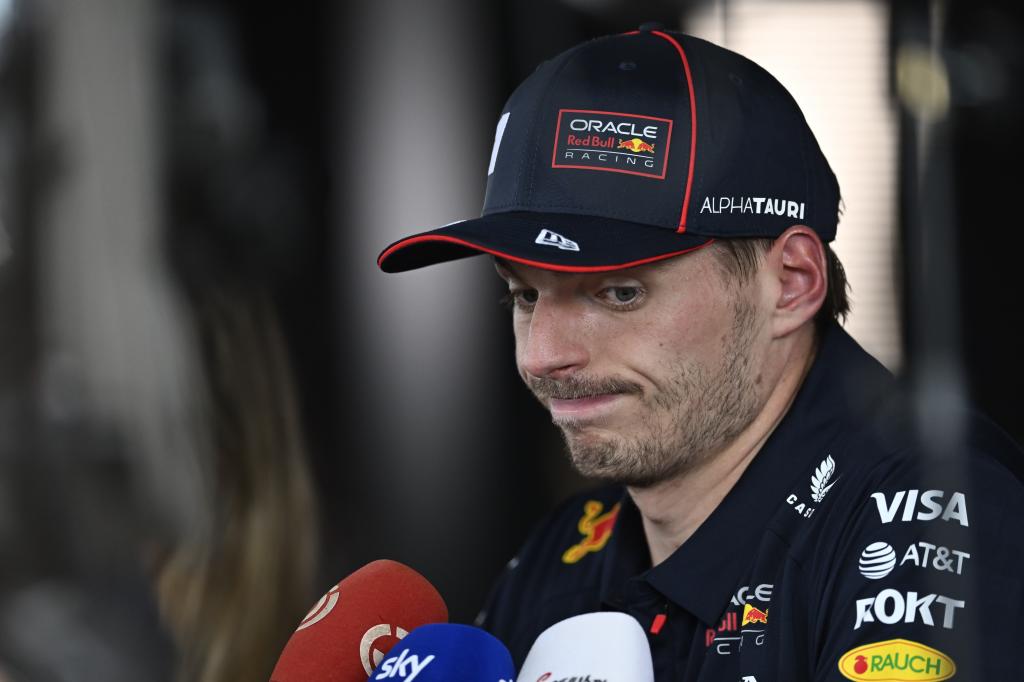 Verstappen, ante los medios en Hungría.