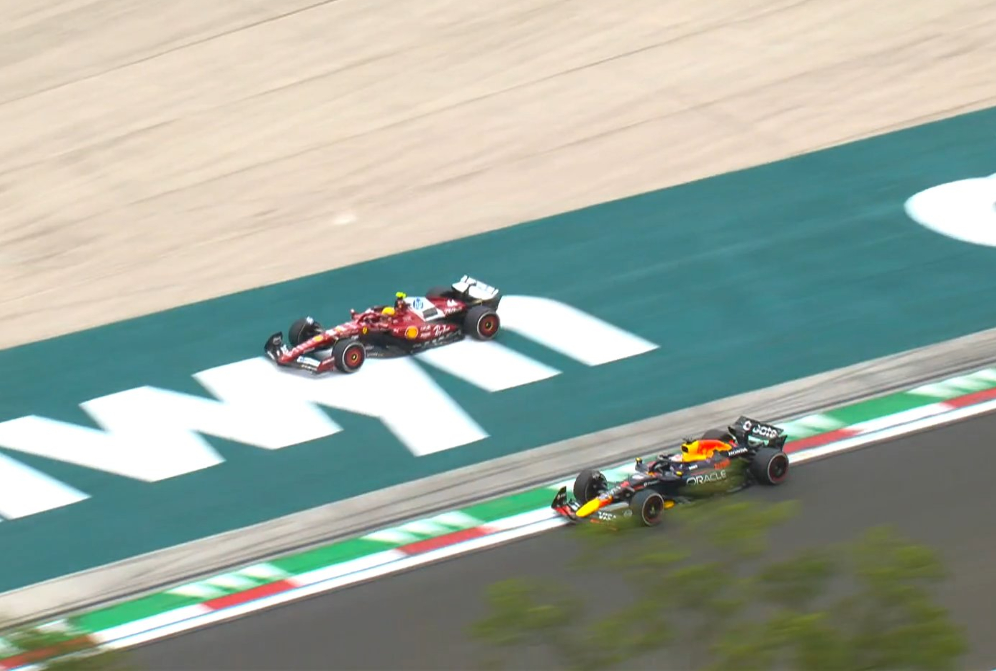 Verstappen y Hamilton, en la acción.