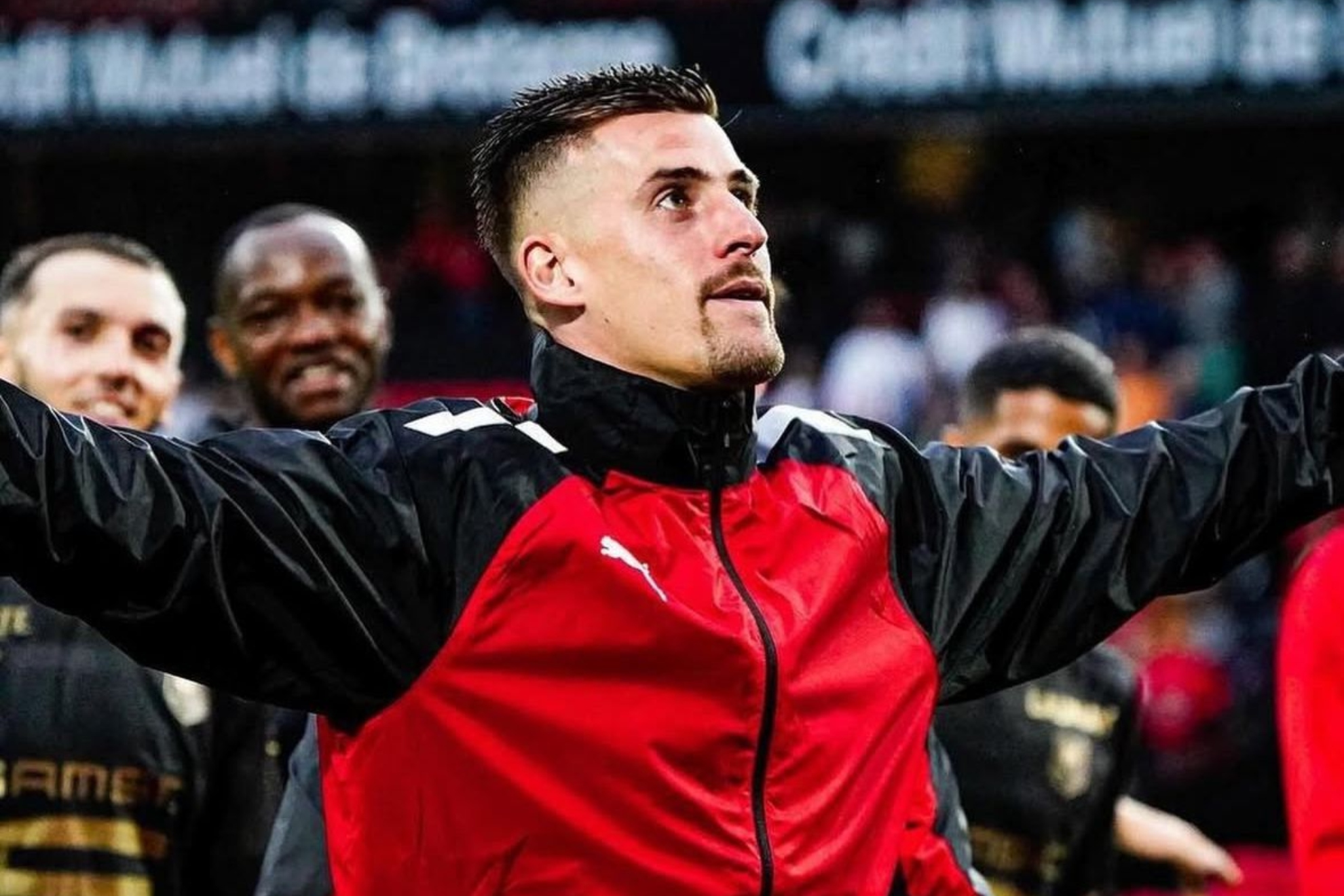 Baptiste celebrando con el Rennes.