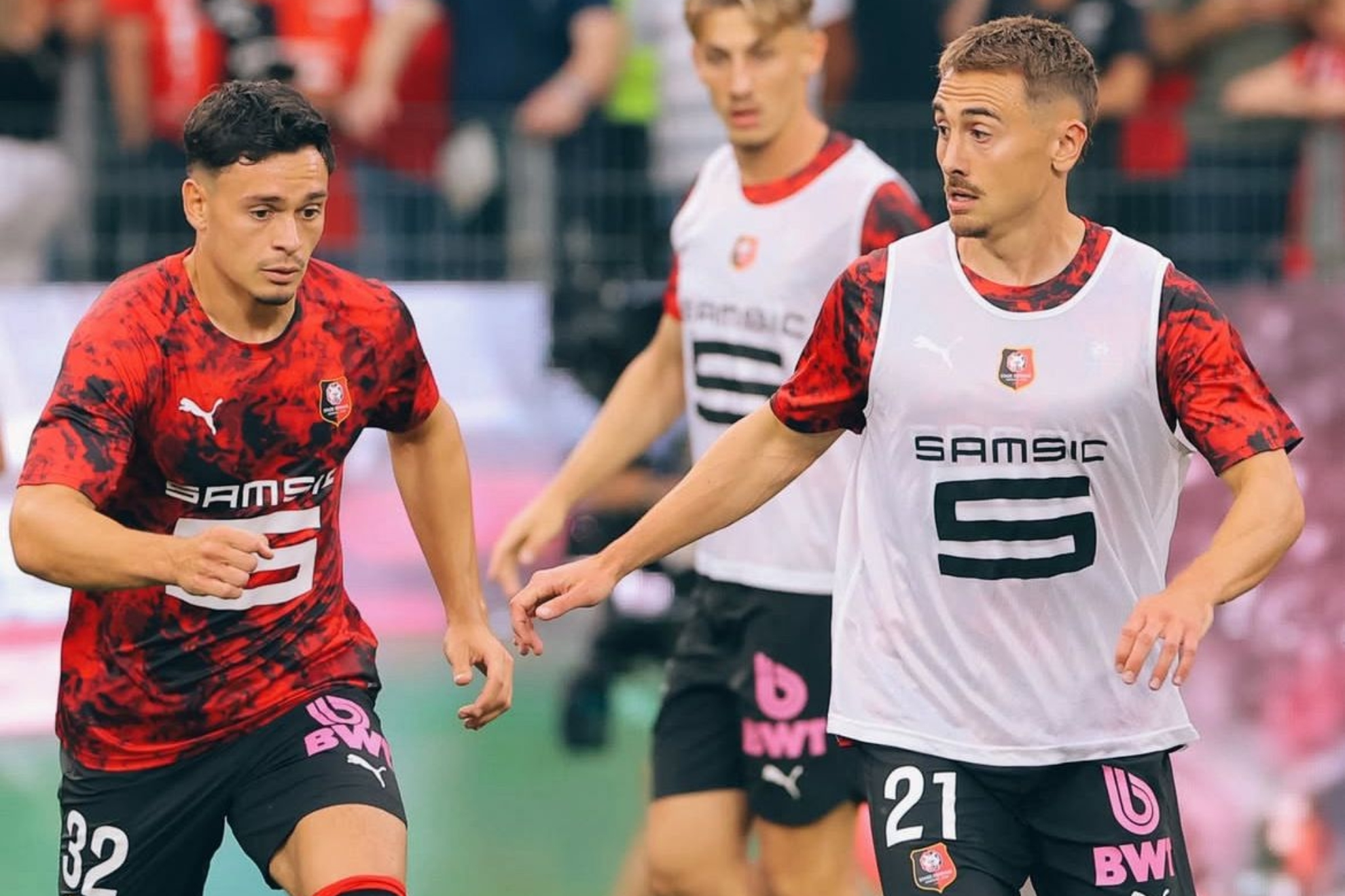 Rognier (28) en un ejercicio durante el calentamiento para el partido contra el Olympique de Marsella