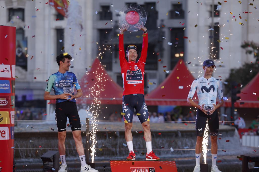 Enric Mas, en el podio de LaVuelta'24.