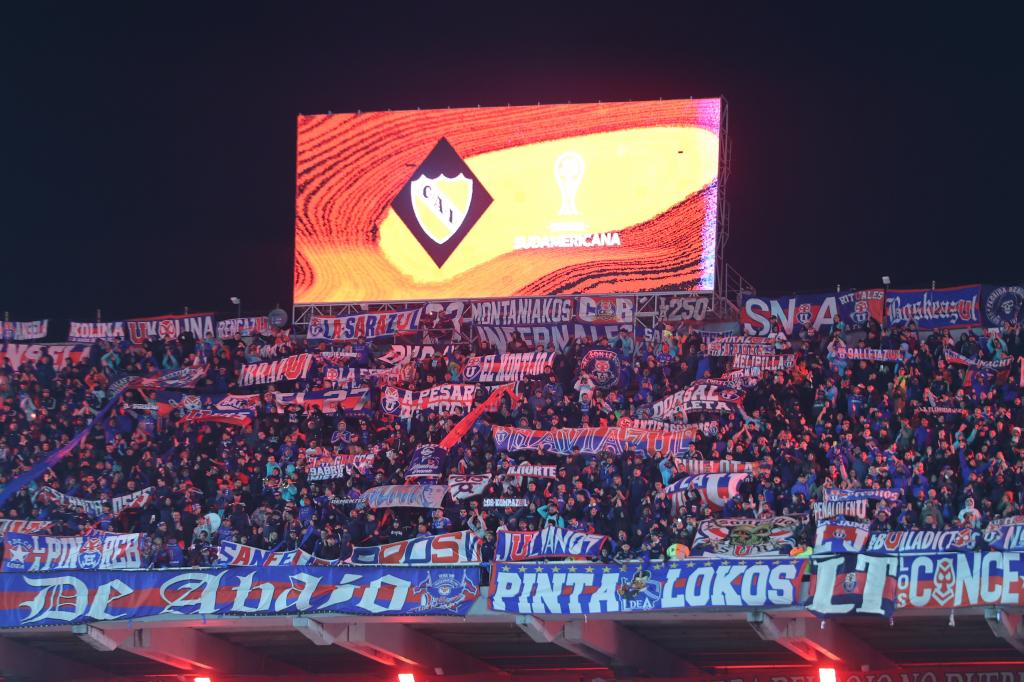 Batalla campal en la Copa Sudamericana Las imágenes de la pelea en el Independiente - Universidad de Chile LAPRESSE Actualizado: 21/08/2025 07:35 horas