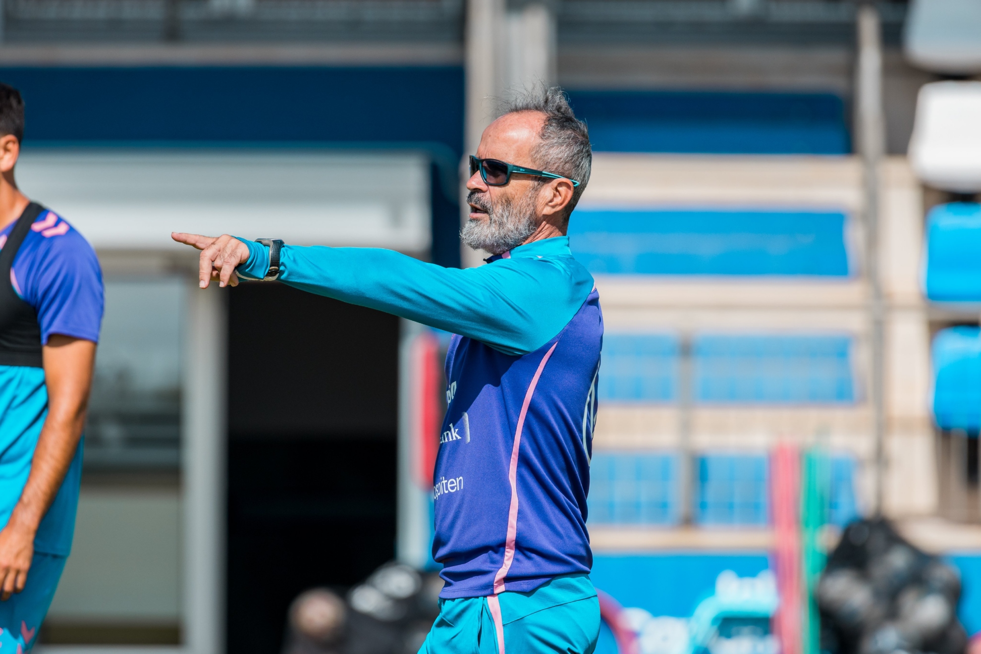 Cervera dirigiendo un entrenamiento.
