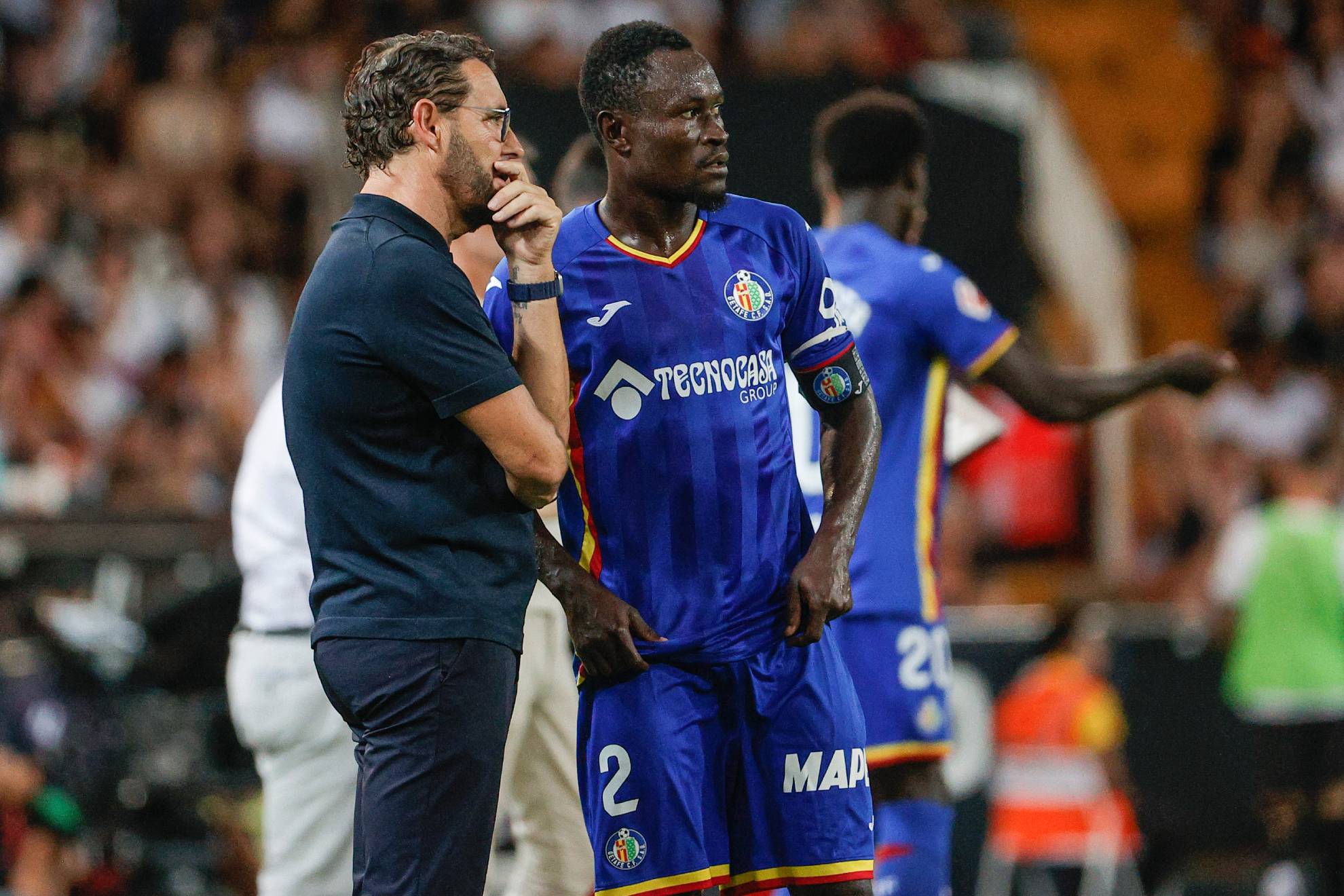 Bordalás da instrucciones a Djené