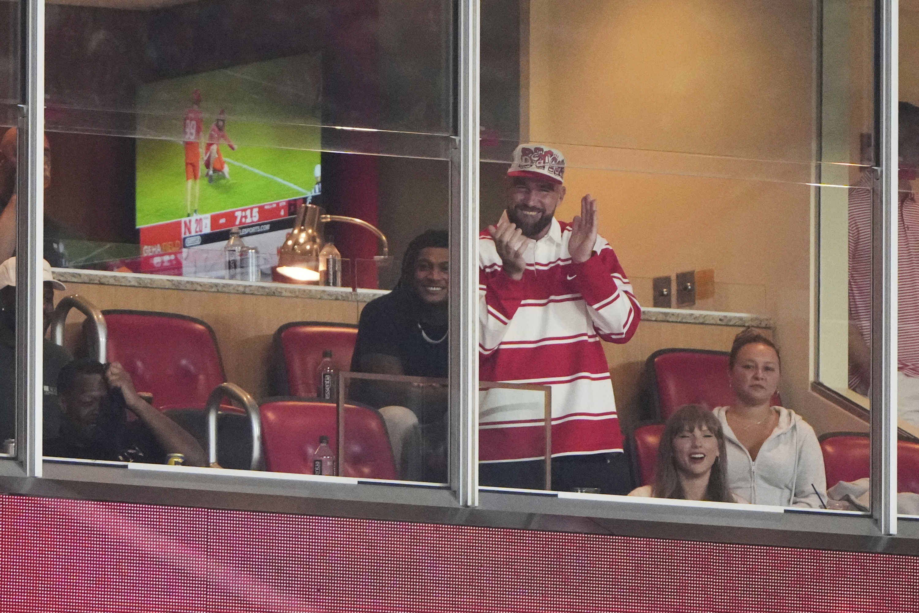 Lío en el vestuario de los Chiefs por la boda de Taylor Swift y Travis Kelce, image size:3000x2000