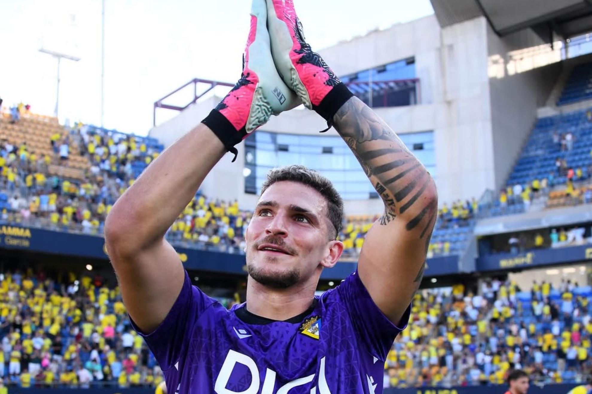 Víctor Aznar al final del partido con el Albacete.