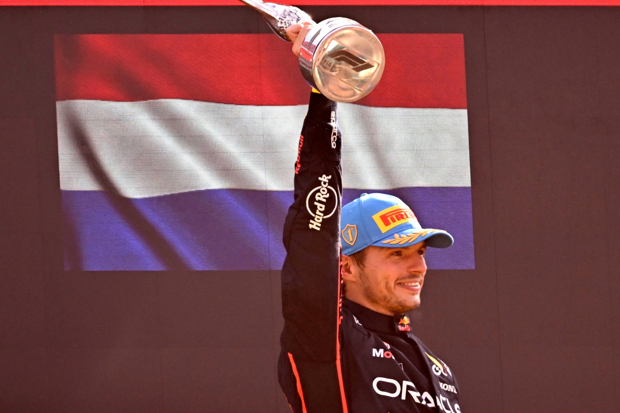 Max Verstappen celebra su primer podio en el circuito nacional de Monza.