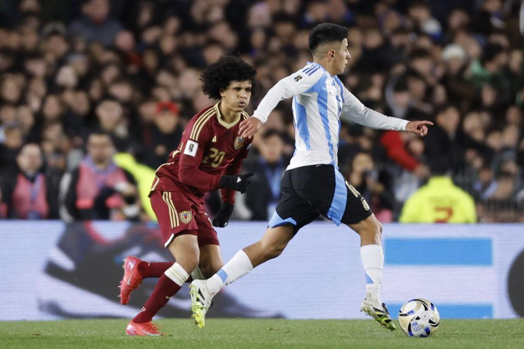 Almada, con Argentina.