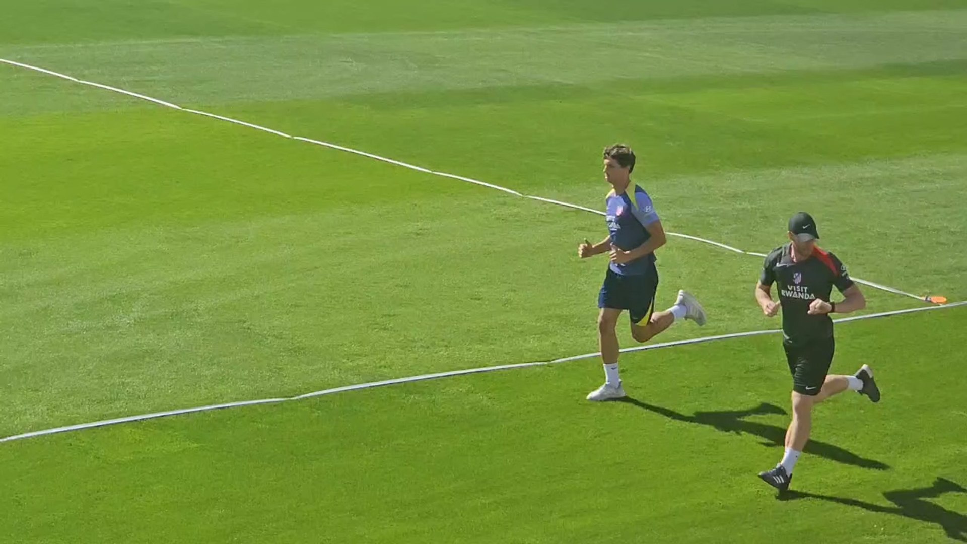 Le Normand y Hancko recuperan mientras el resto aceleran