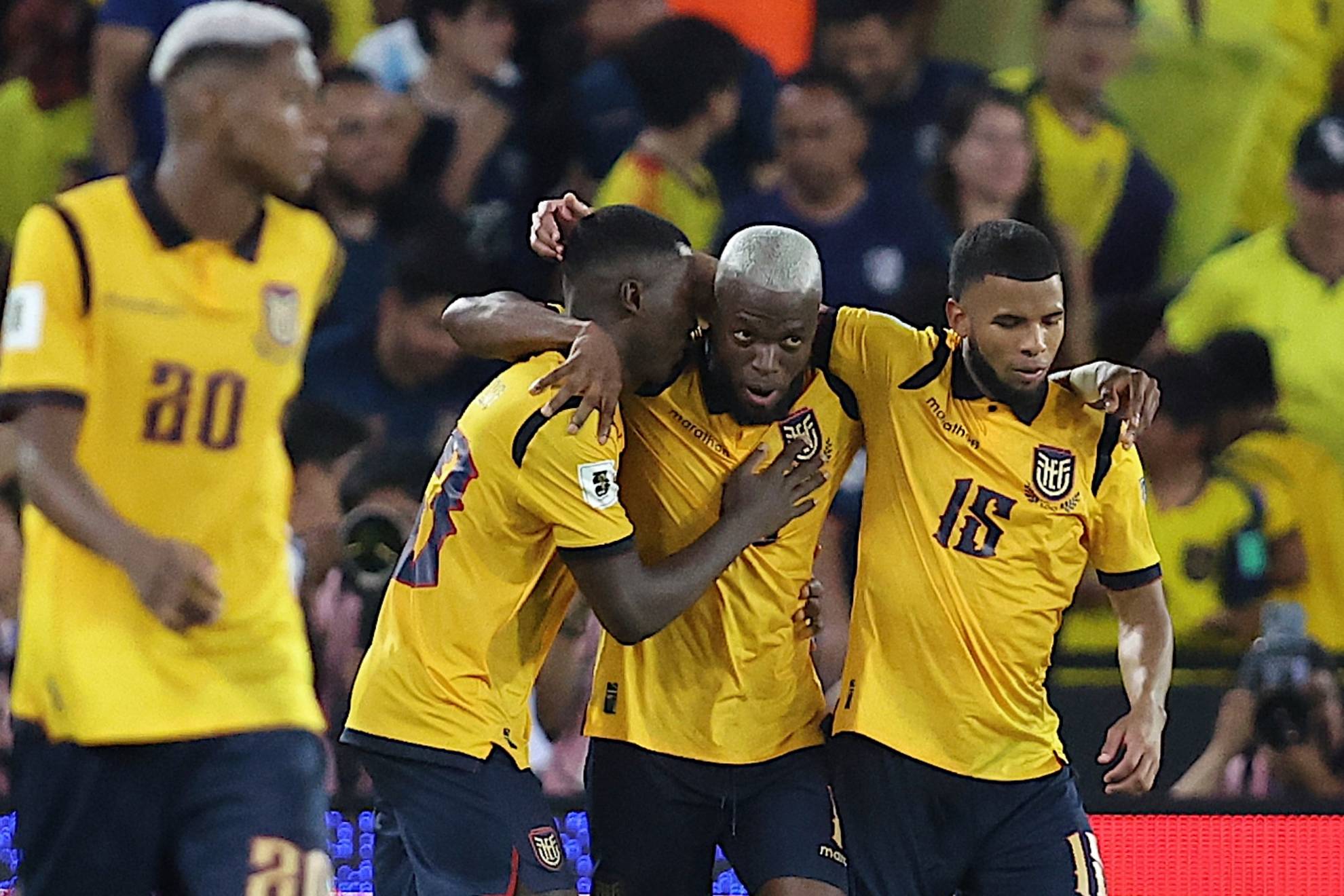 Los jugadores de Ecuador celebran el gol de Enner Valencia