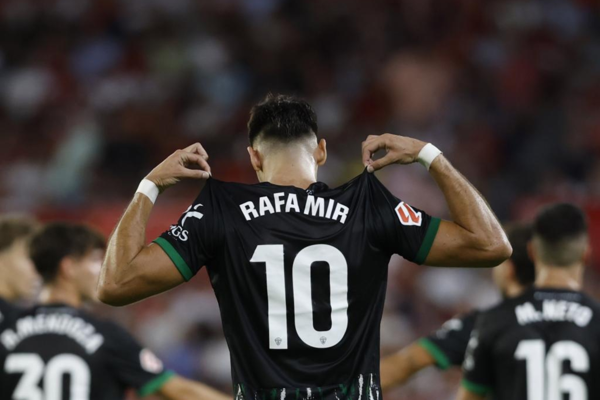 Rafa Mir celebra su gol frente al Sevilla.