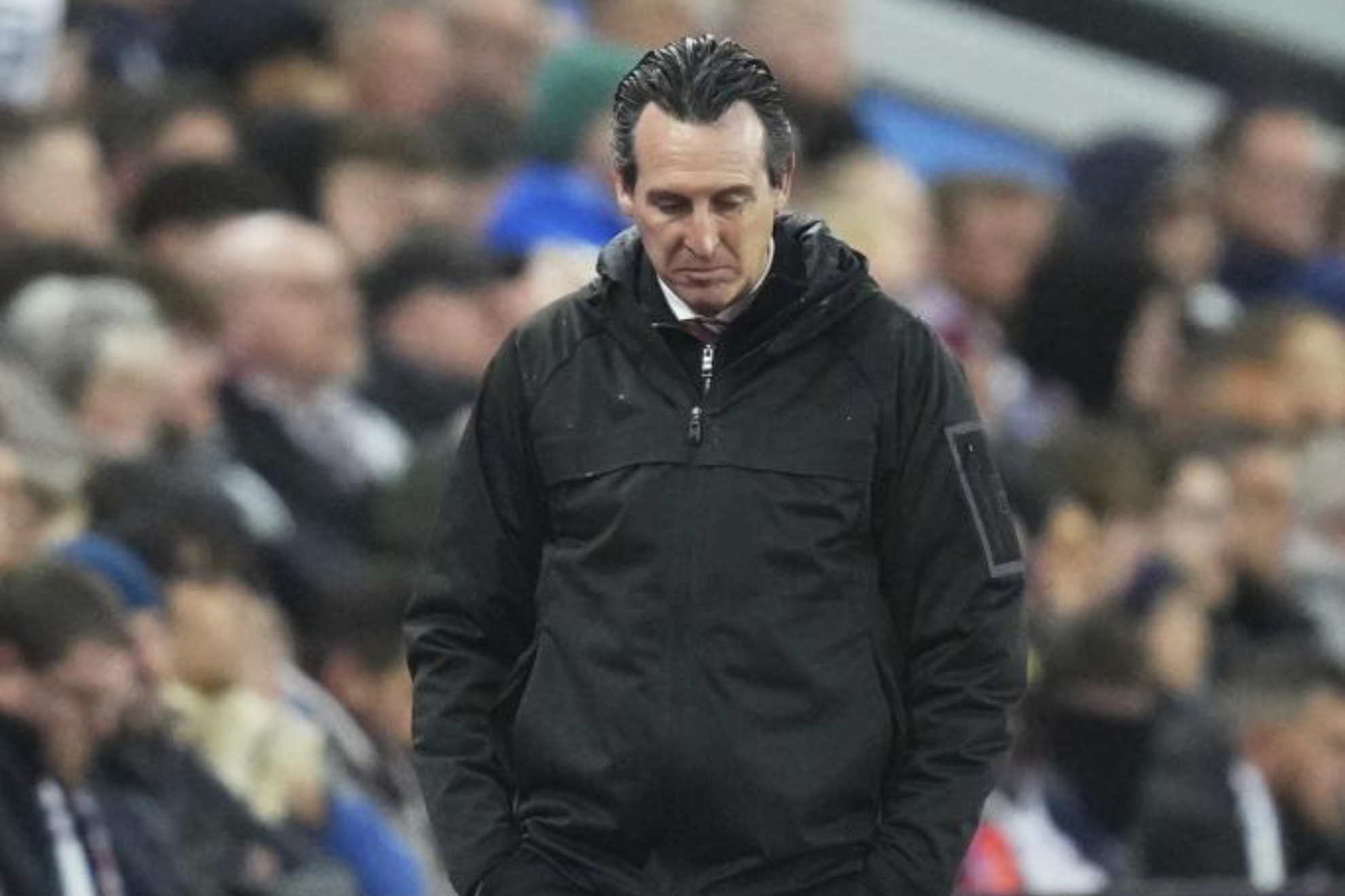 Unai Emery, apesadumbrado.