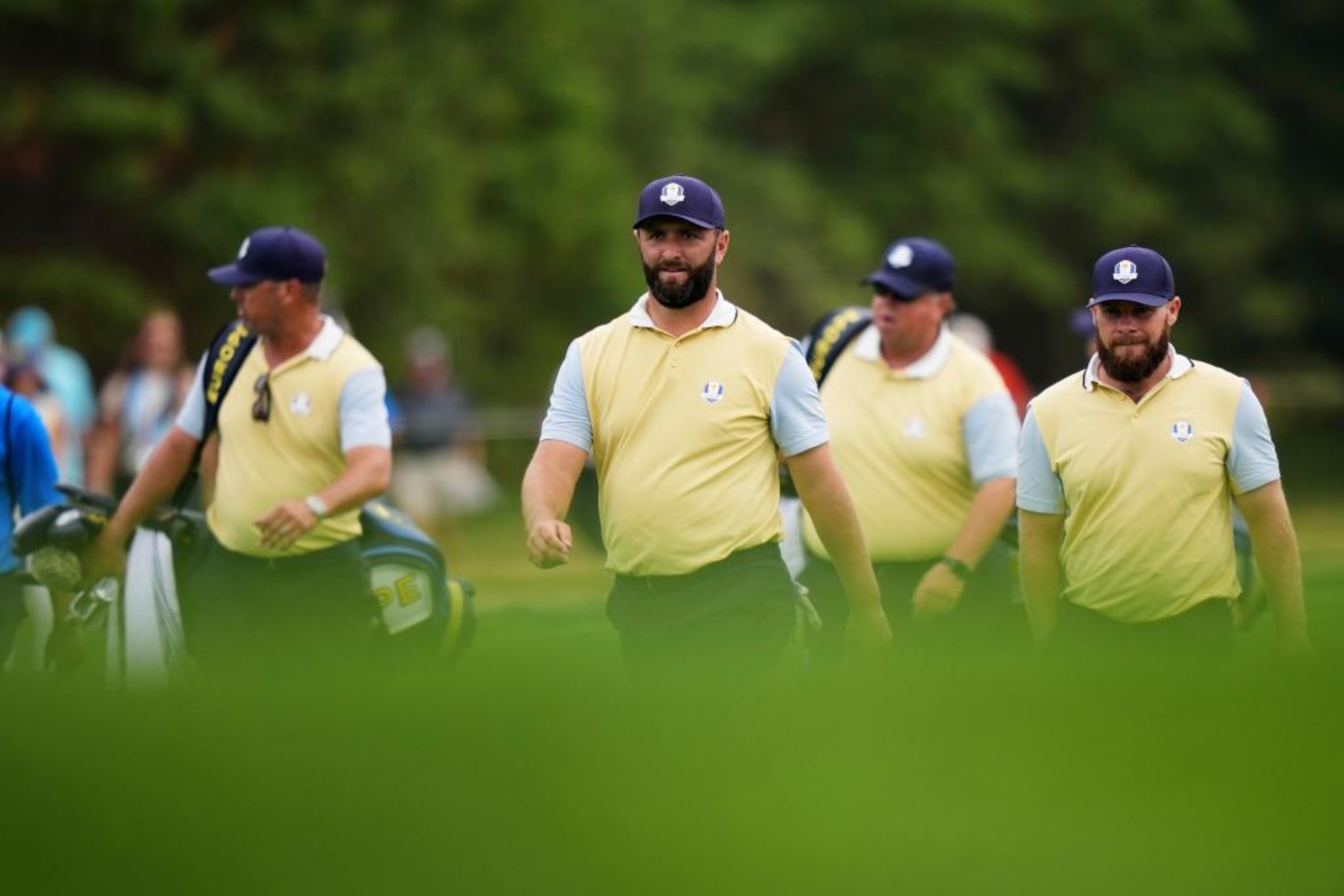 Jon Rahm y Tyrrell Hatton, durante la ronda de práctica antes de empezar la Ryder Cup.
