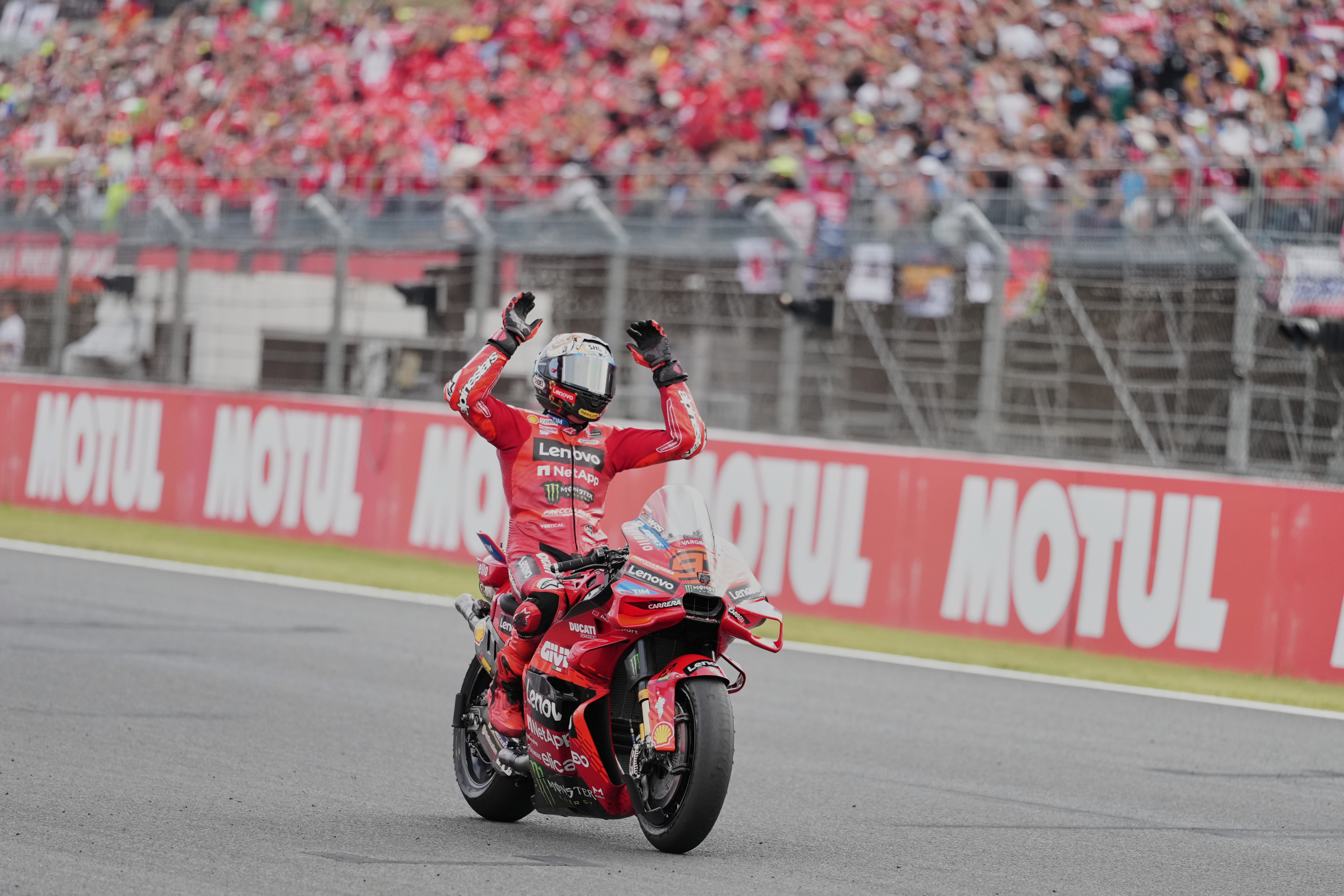 Marc Márquez cruzando la línea de meta en Motegi Marc Márquez cruzando la línea de meta en Motegi AP Actualizado: 28/09/2025 10:14 horas