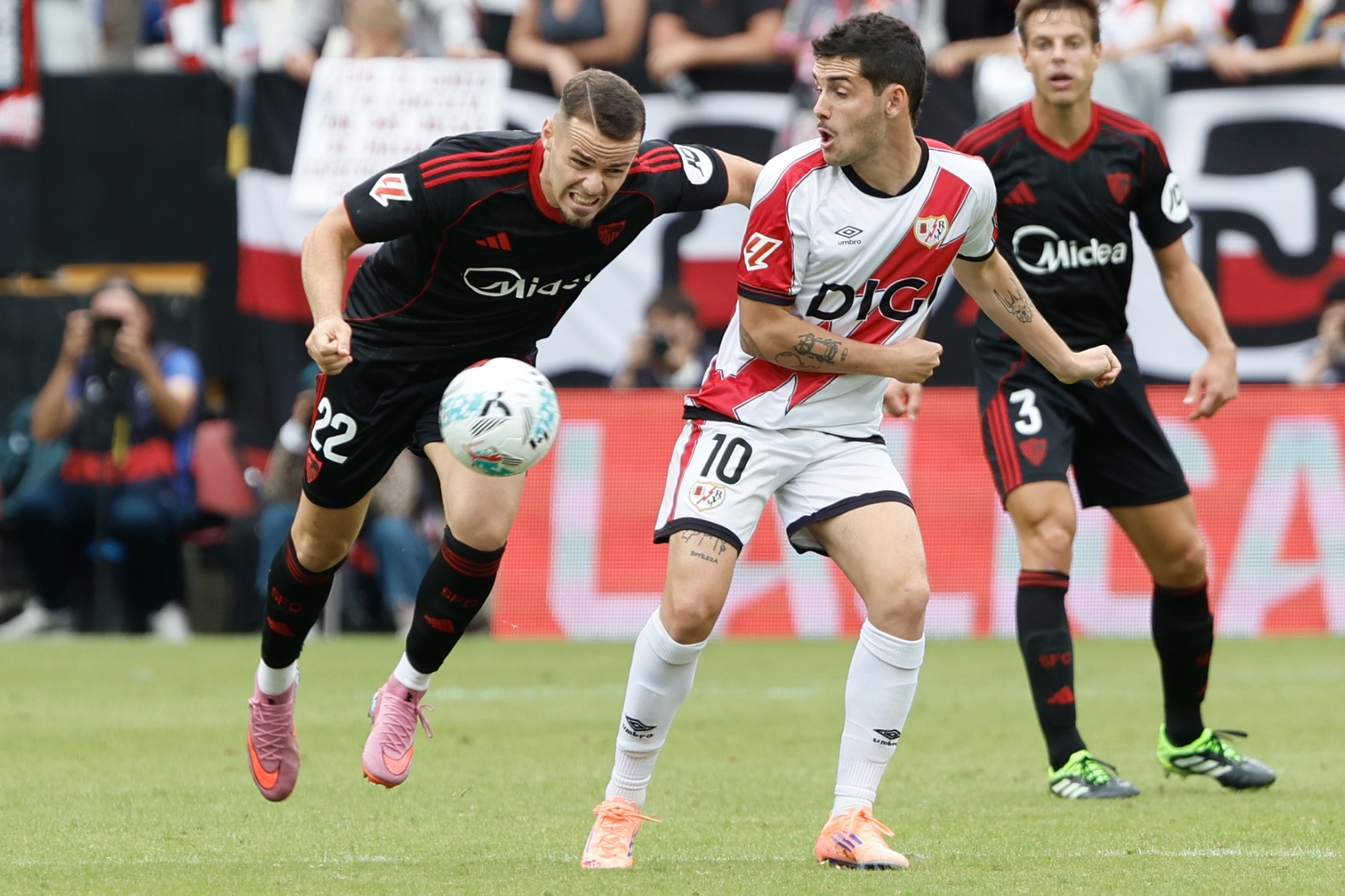 Camello, ante el Sevilla.