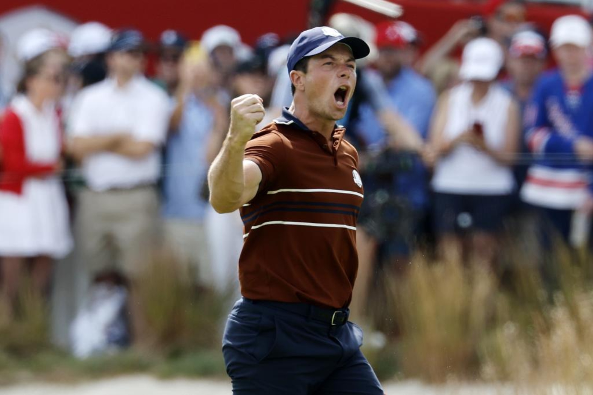 Viktor Hovland celebra un putt ayer por la mañana
