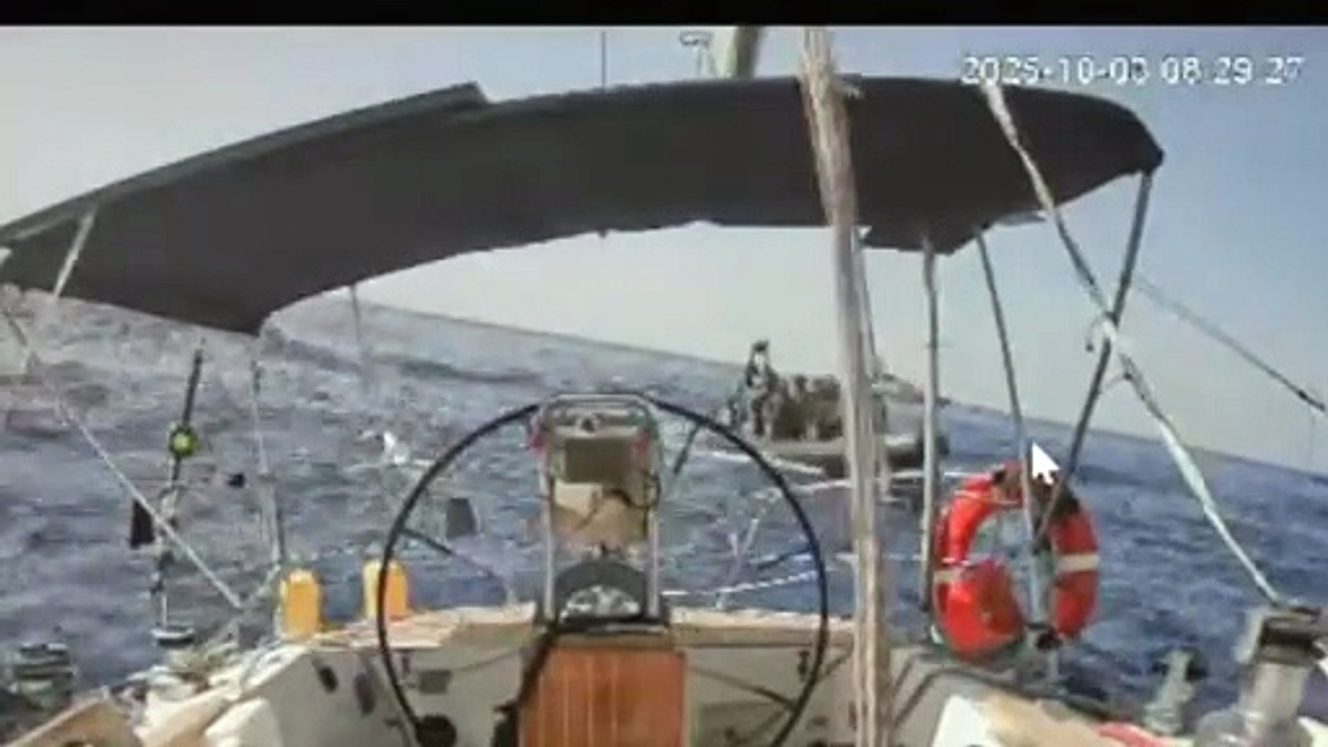 El ejército israelí intercepta a punta de metralleta uno de los barcos de la Flotilla