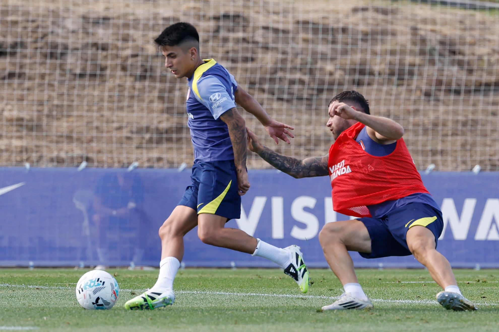 Almada, durante un entrenamiento con el Atlético.