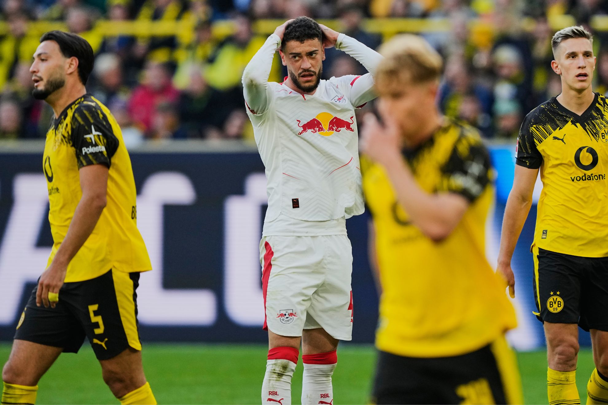 Rómulo, lamentándose durante el partido ante el Borussia Dortmund