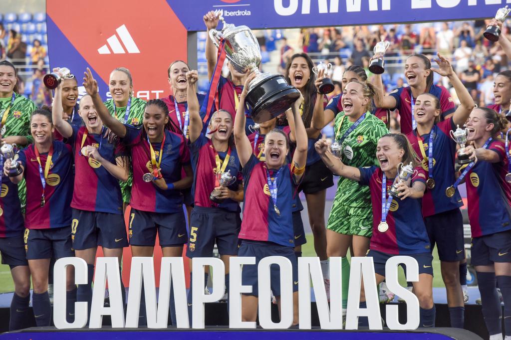 Las jugadoras del Barcelona celebran su victoria en la final de la Copa de la Reina en El Alcoraz EFE