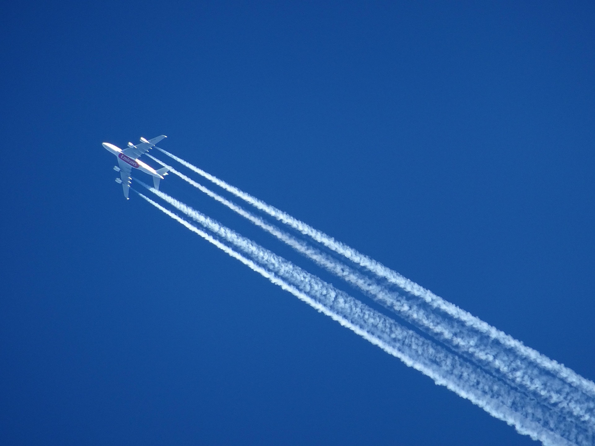 La estela de un avión. Pixabay