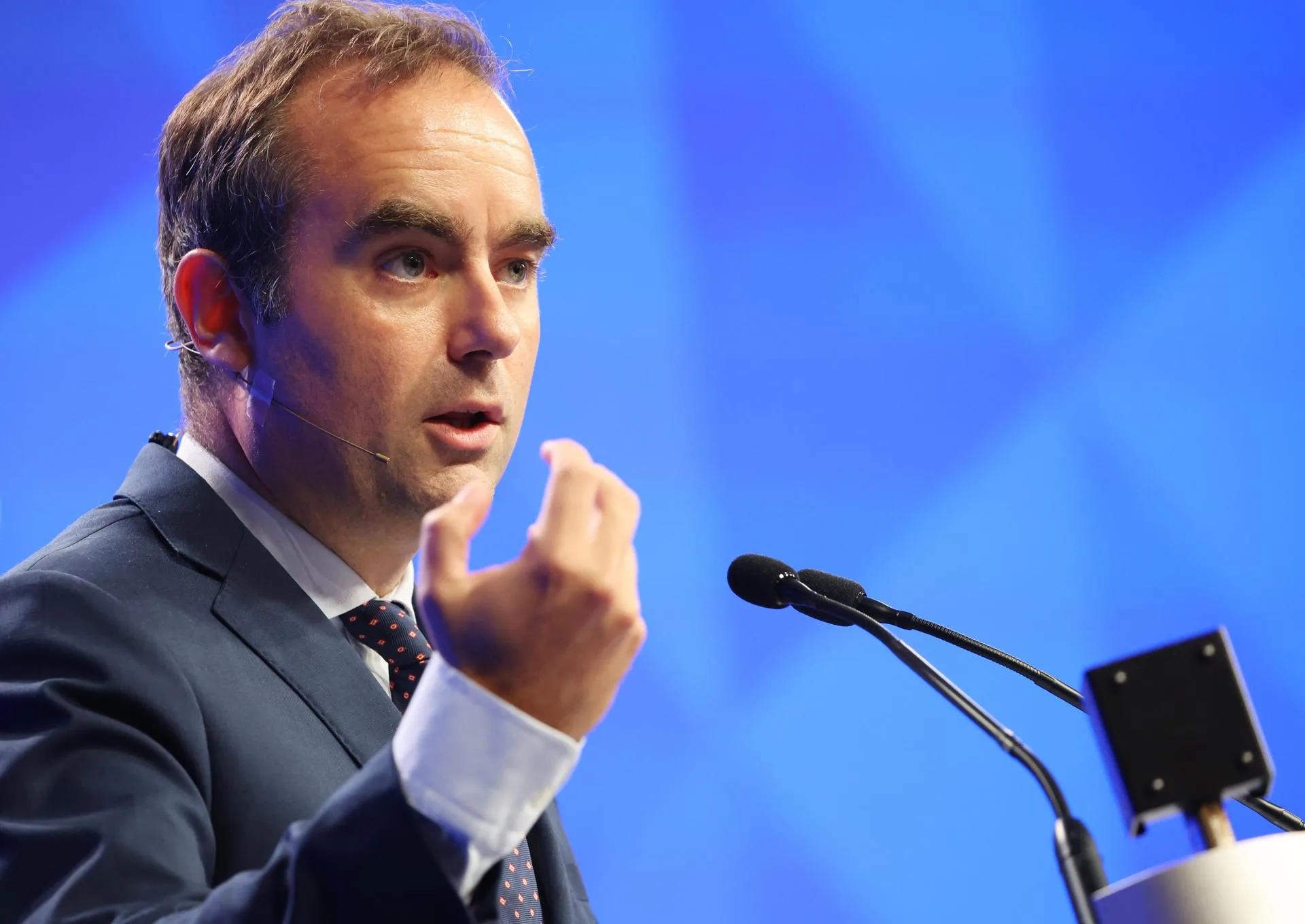 Sébastien Lecornu acaba con la reforma de pensiones que impulsó Emmanuel  Macron para seguir al frente del Gobierno francés