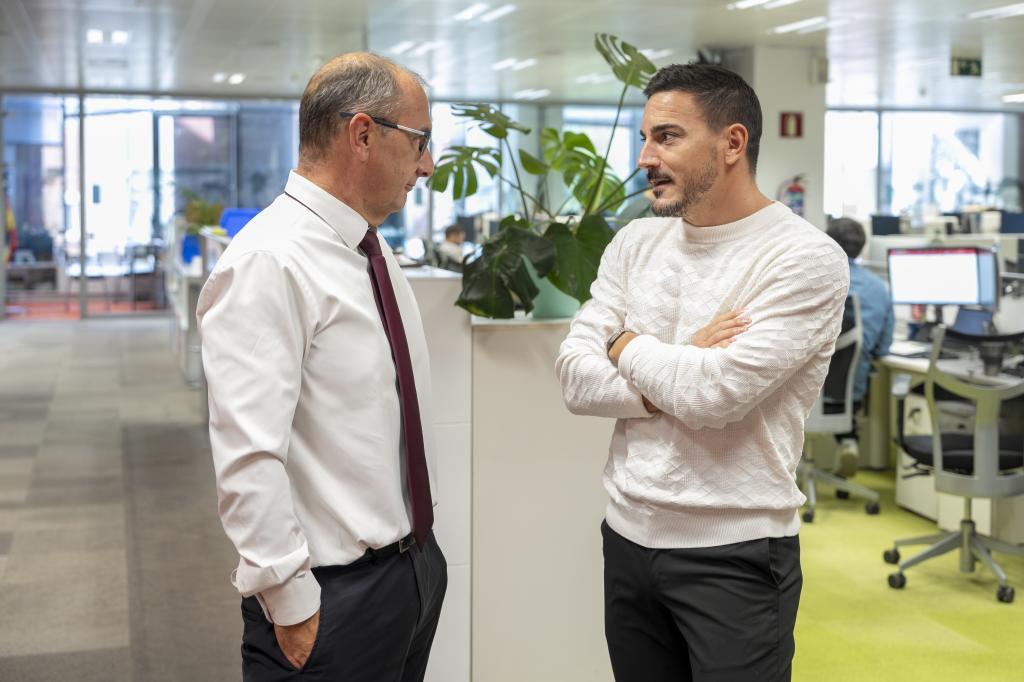 Damián Quintero, con Juan Ignacio Gallardo, director de MARCA.