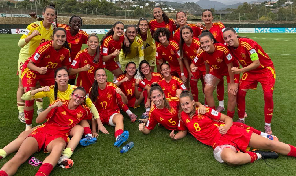 Jugadoras de la selección española femenina Sub'17  tras un amistoso de preparación