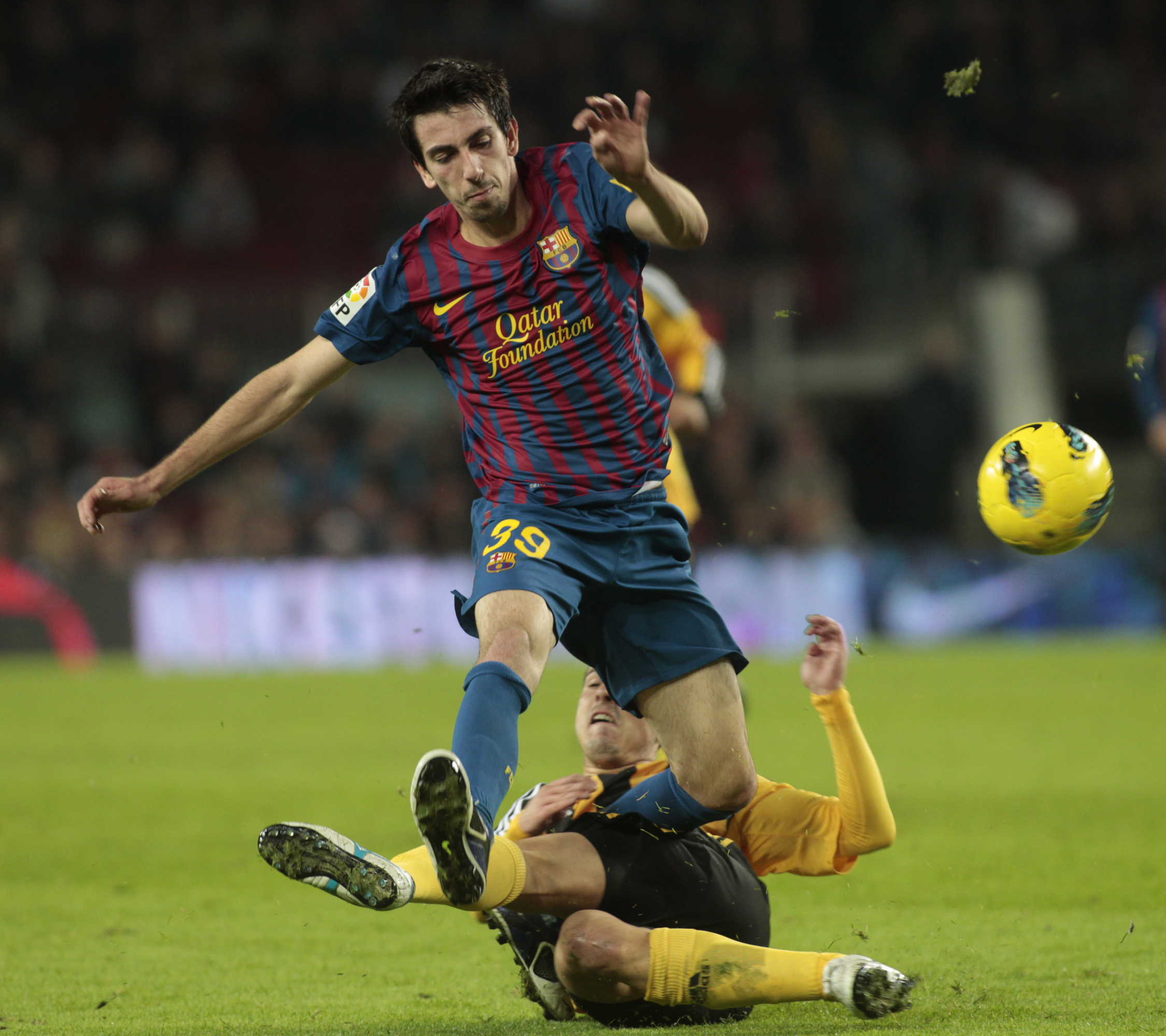 La nueva vida Isaac Cuenca, el ex del Barcelona al que destruyó el fútbol y que ahora se gana la vida domando al frío