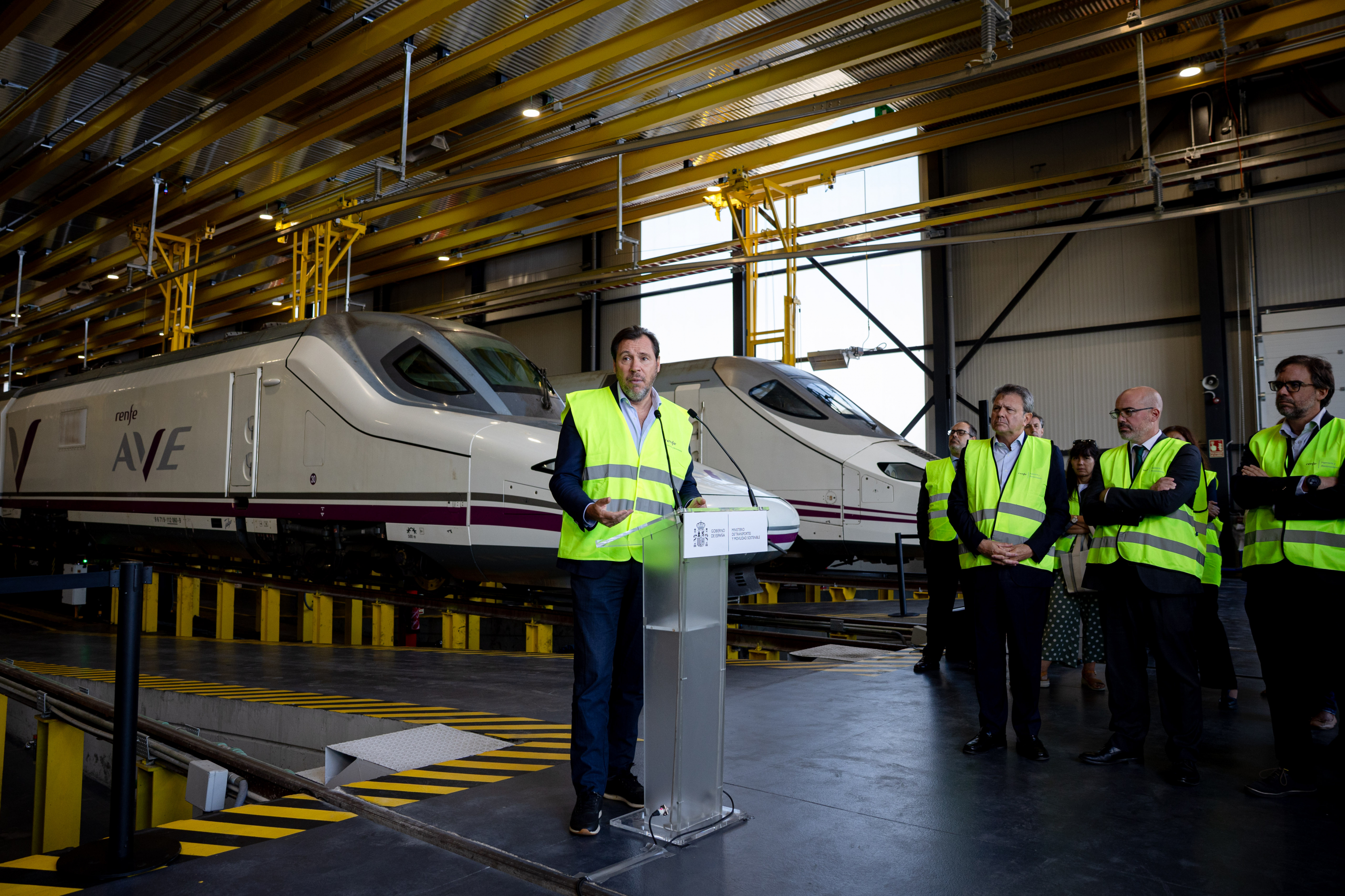 Espinosa de los Monteros se enzarza con Óscar Puente por sus últimos  tweets: "¡He conseguido que lea algo!"