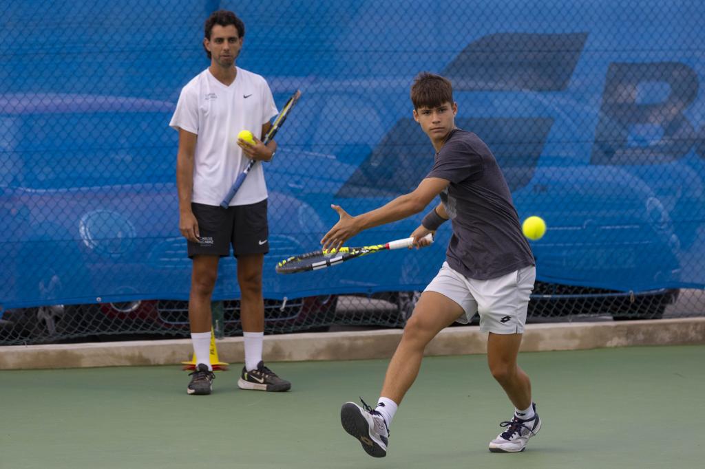 Jaime Alcaraz, con su entrenador, Ramón Abenza