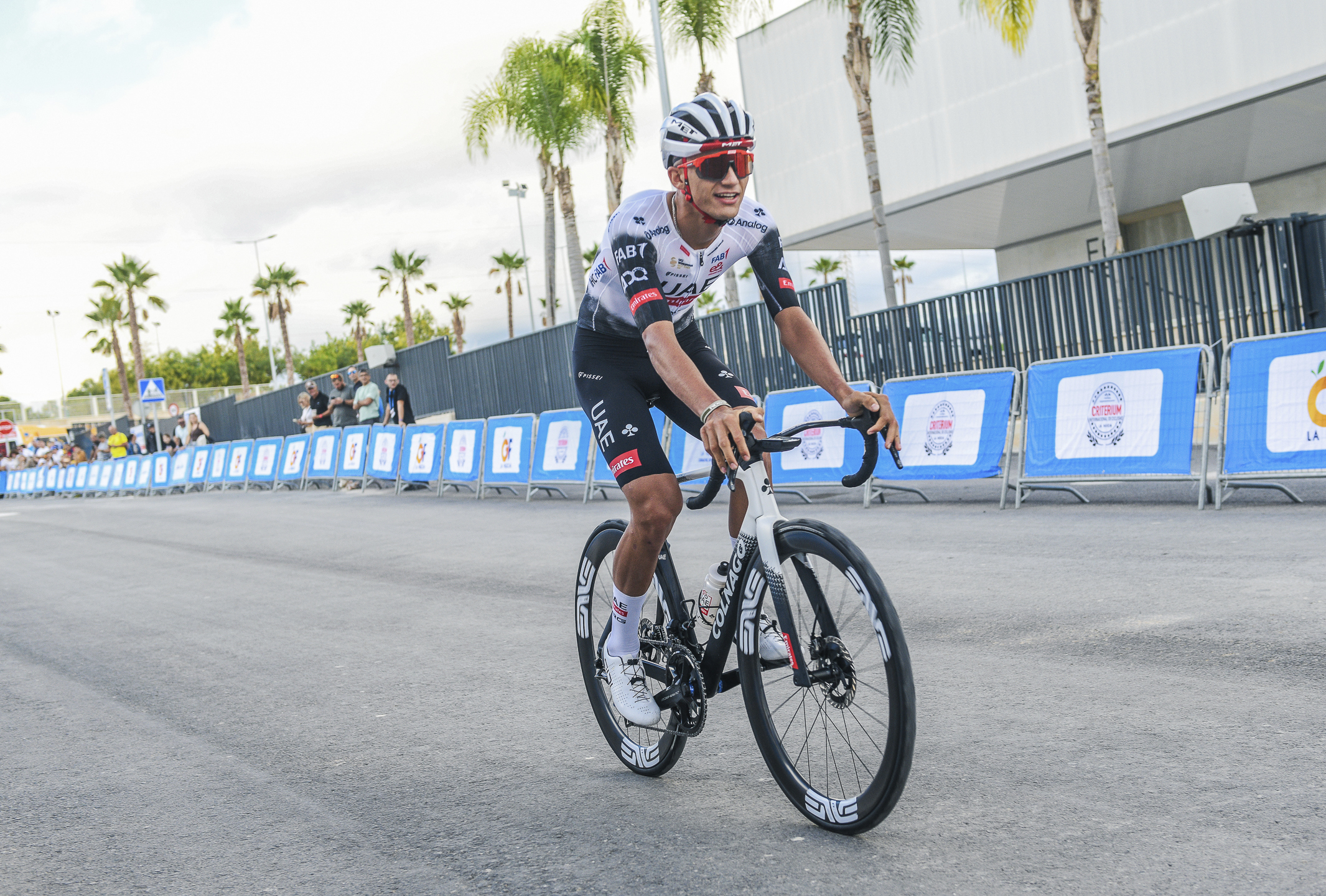Isaac del Toro, en pleno esfuerzo en el Criterium Internacional de La Nucía 2025