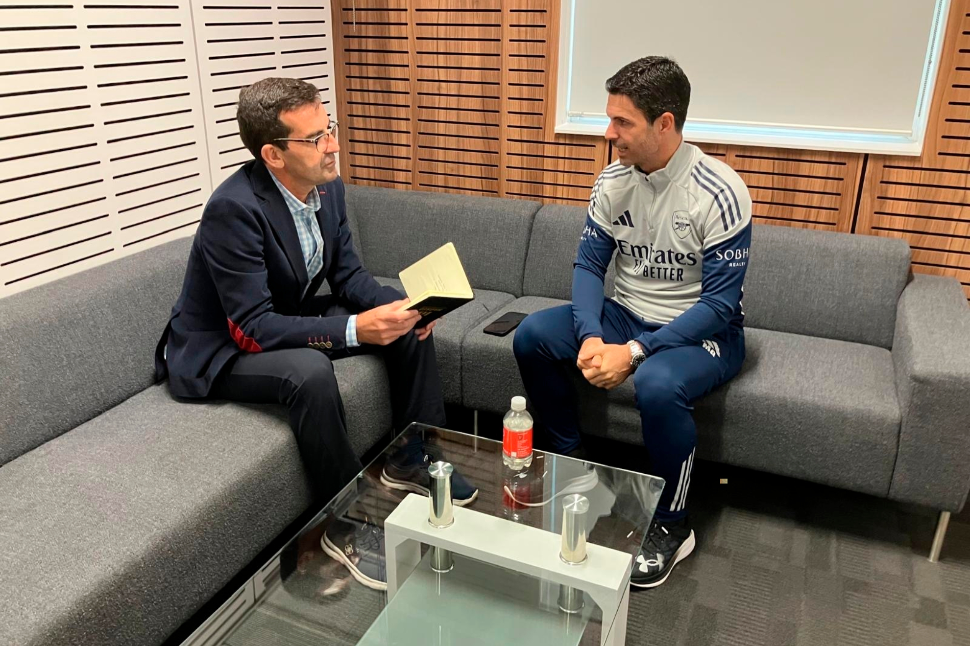 Mikel, con el periodista de MARCA.