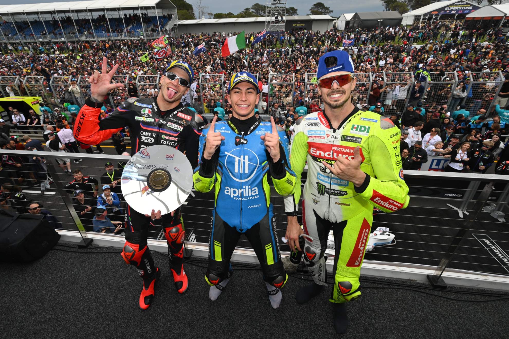 Bezzecchi, Raúl Fernández y Di Giannantonio, en el podio de Australia.