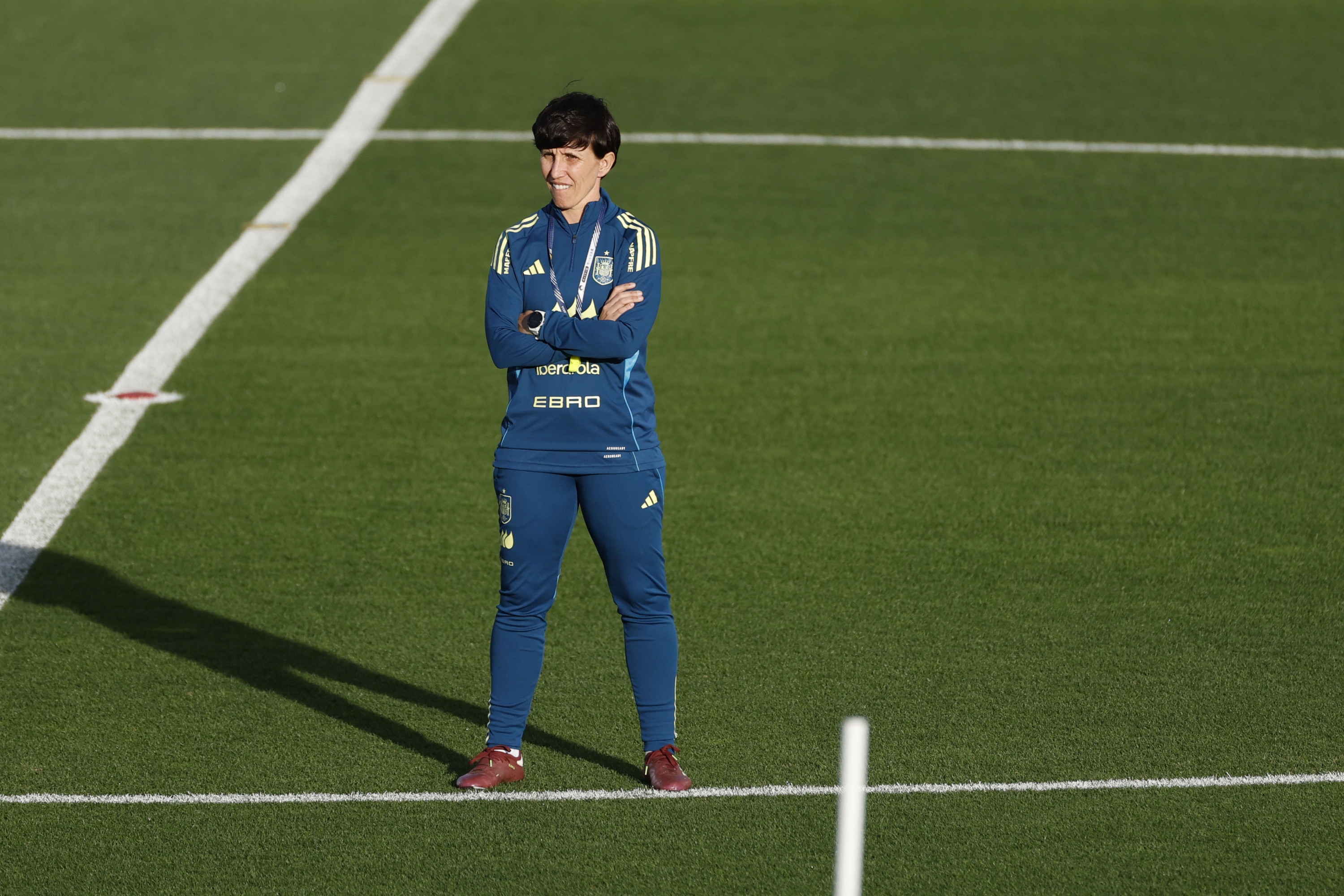 Sonia Bermúdez dirigiendo su primer entrenamiento en Las Roza
