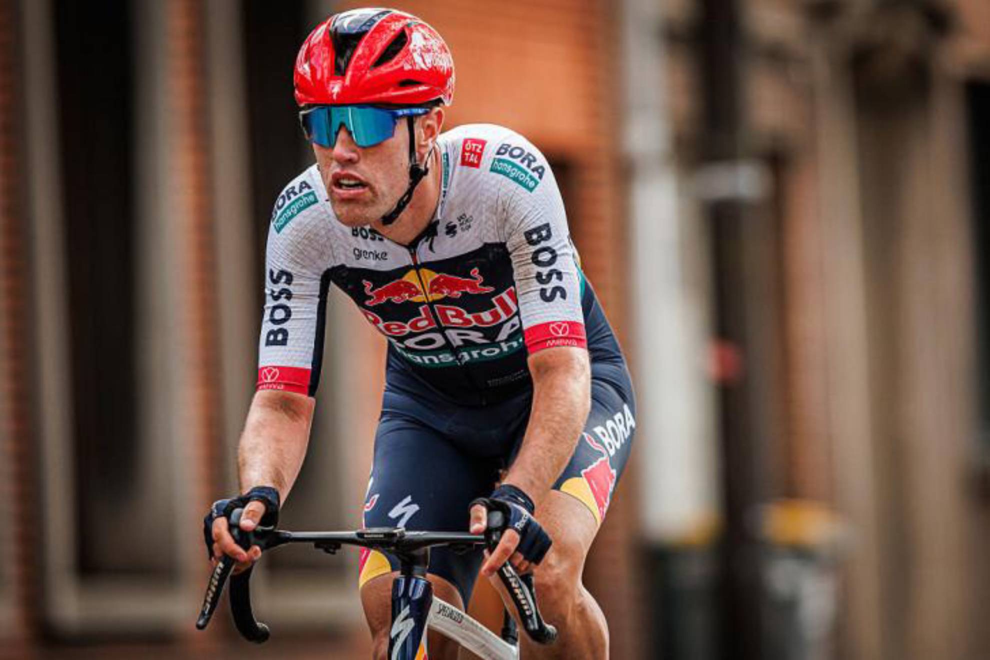 Lazkano subido sobre su bici