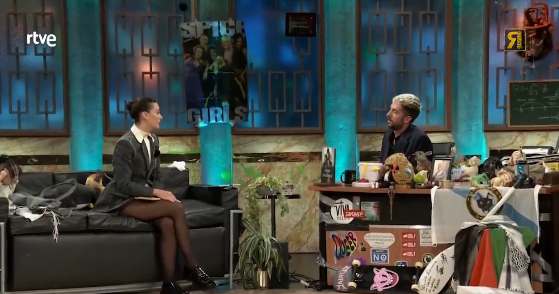 Michelle Jenner y David Broncano, en 'La Revuelta'.