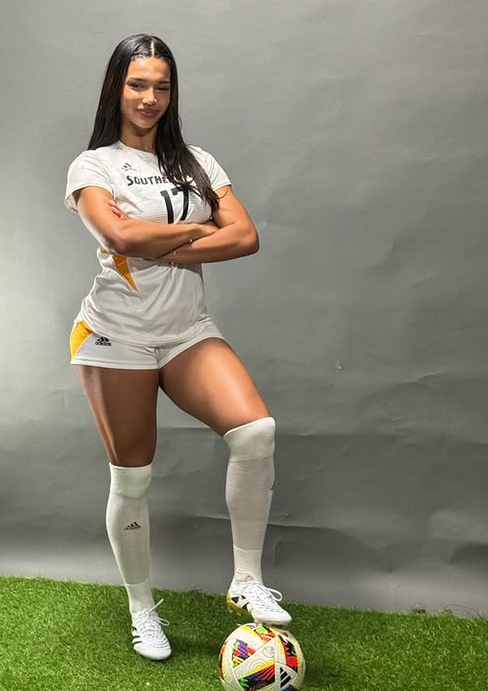 Las habilidades virales de Kiana Dufour, la bautizada Reina del fútbol
