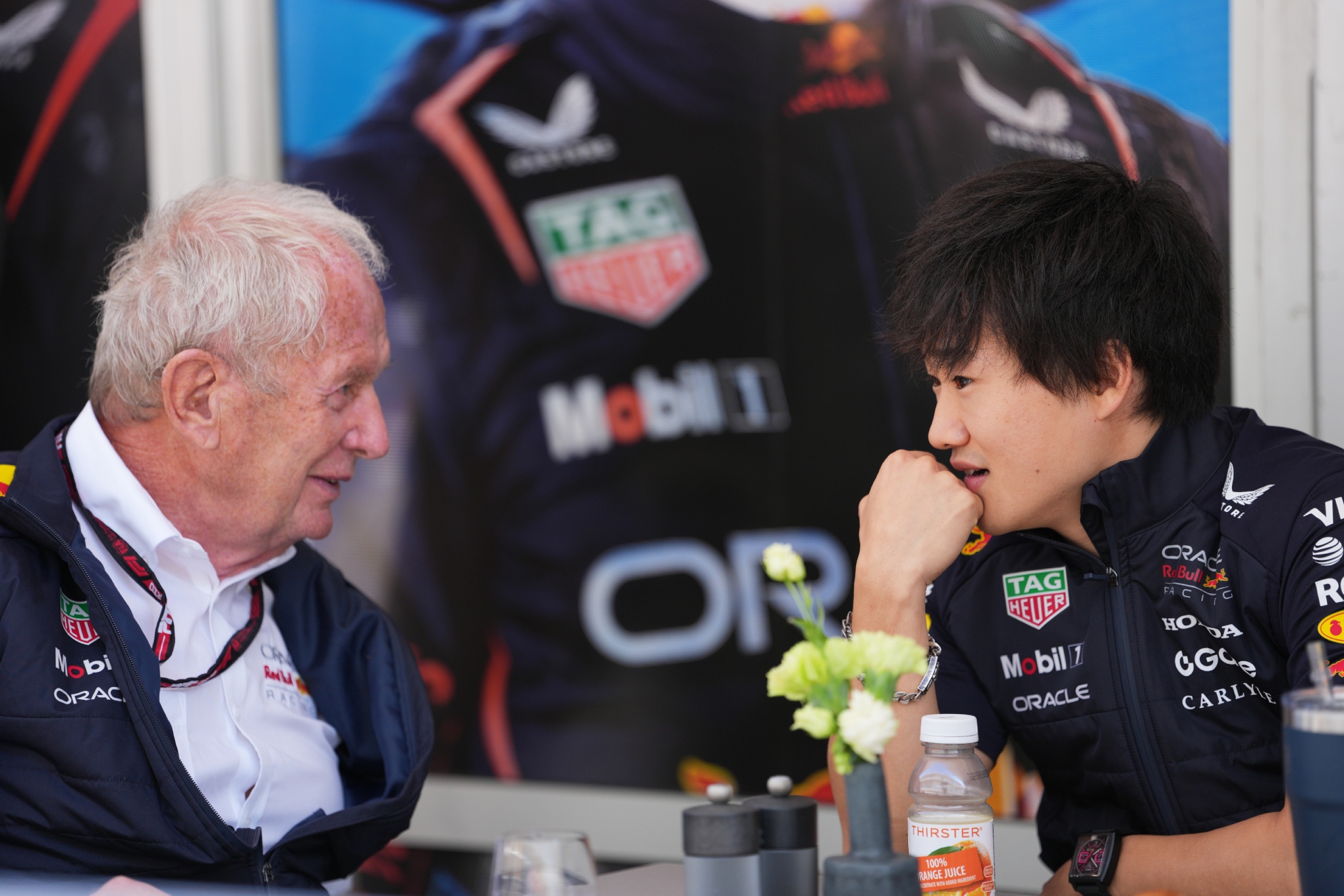 Helmut Marko y Yuki Tsunoda.