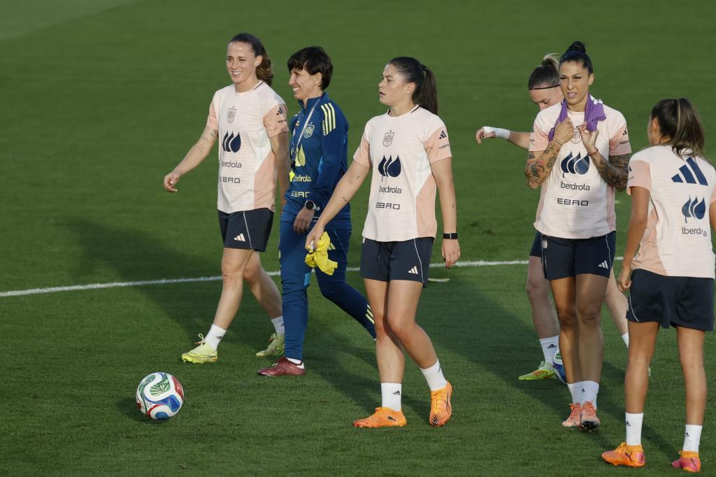 Sonia Bermúdez dirige un entrenamiento en Las Rozas