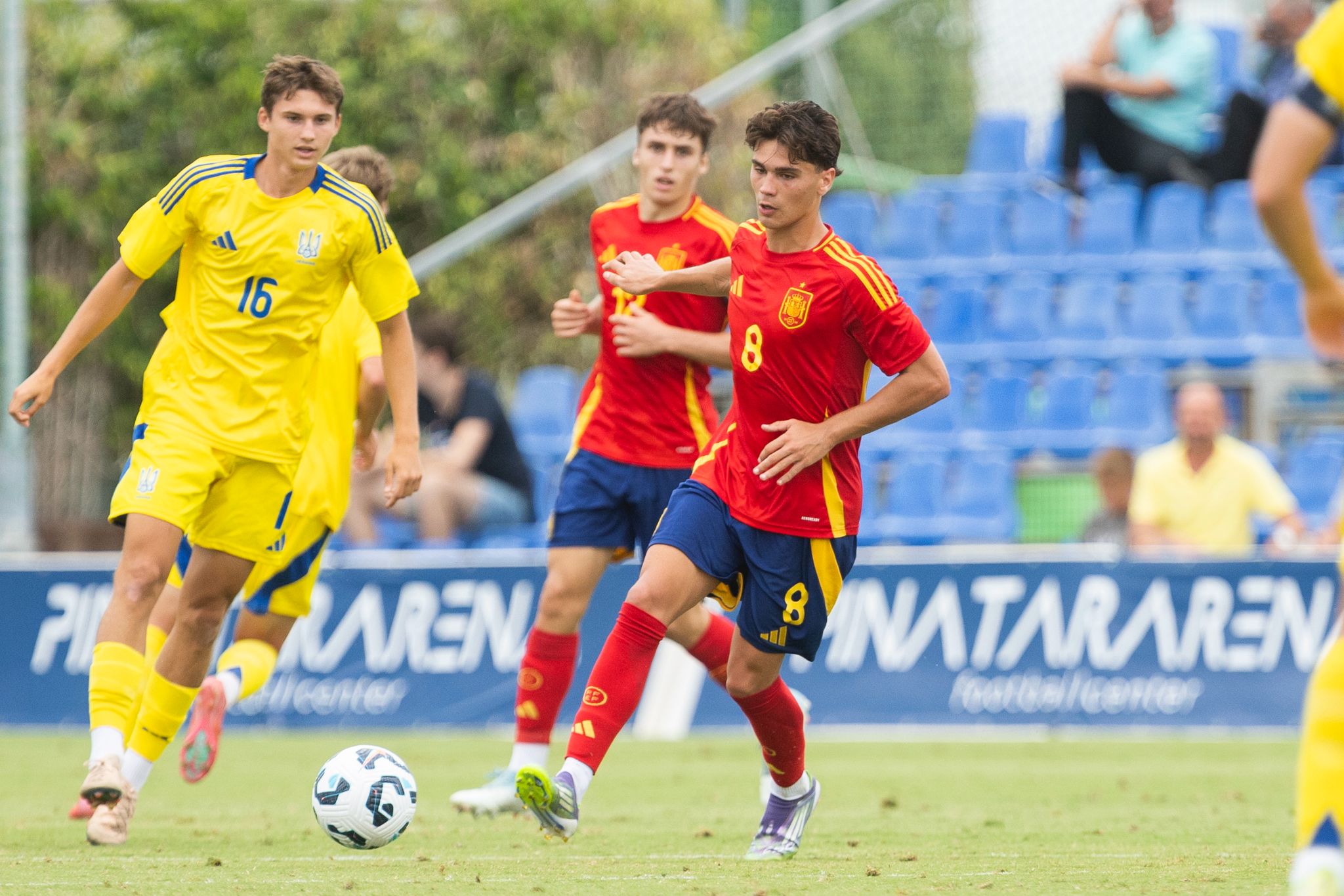 Pablo Agudín en su debut con la Sub 19 ante Ucrania