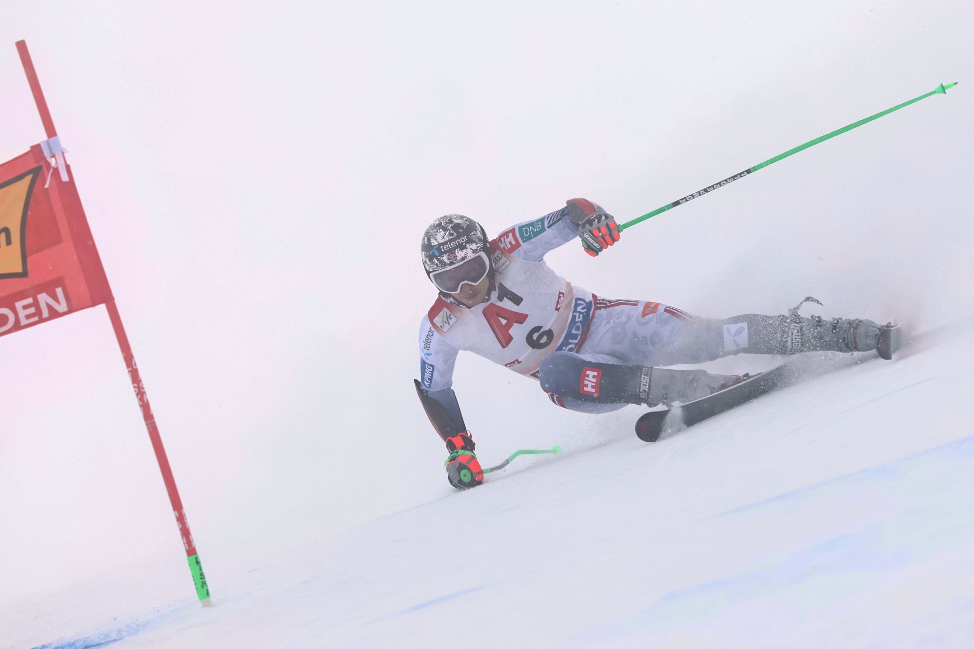 Henrik Kristoffersen, durante la bajada de la primera manga.