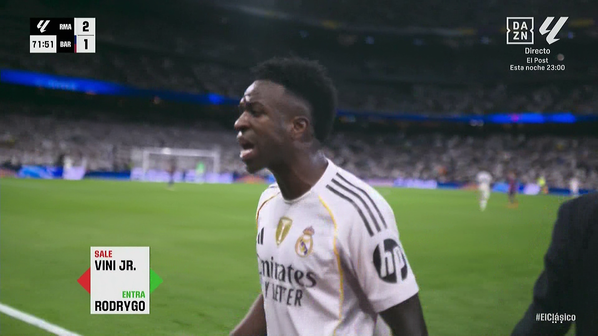 El enfado de Vinicius con el cambio.
