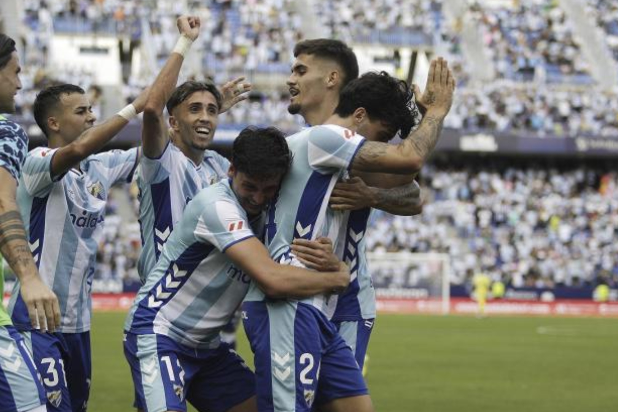 Julen Lobete pide perdón a la afición del Málaga en La Rosaleda. MARCA