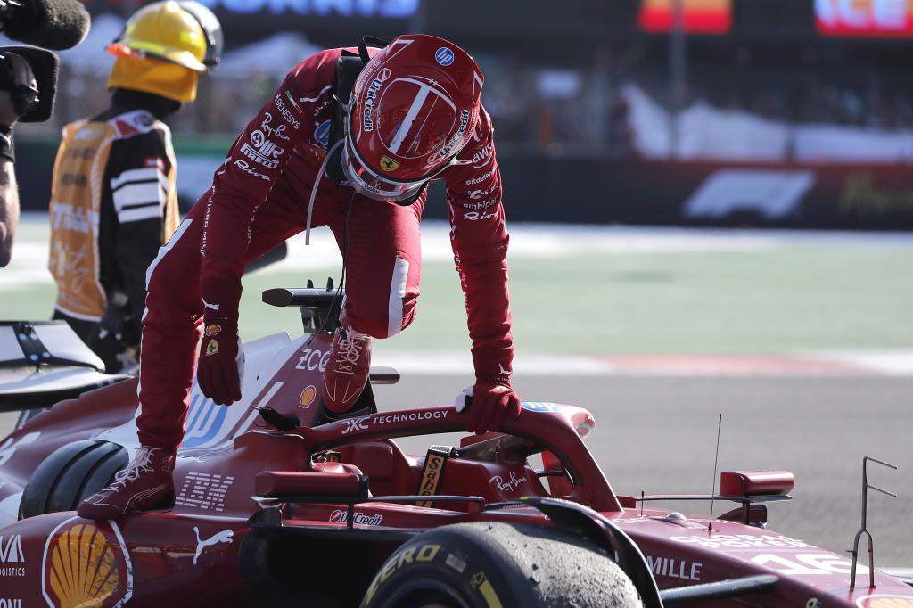 Leclerc se baja del SF-25.