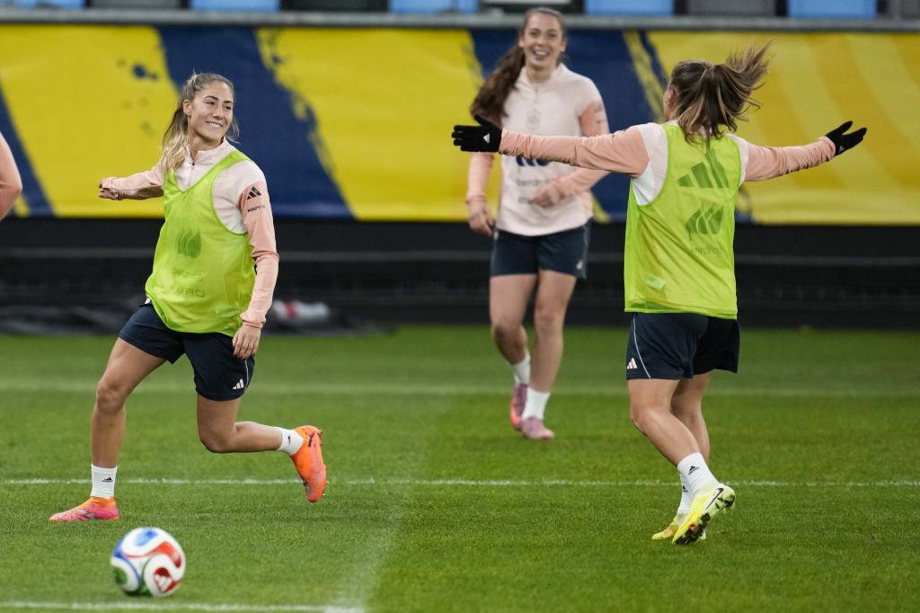 Laia Aleixandri durante el entrenamiento de la selección española en el Gamla Ullevi de Gotemburgo