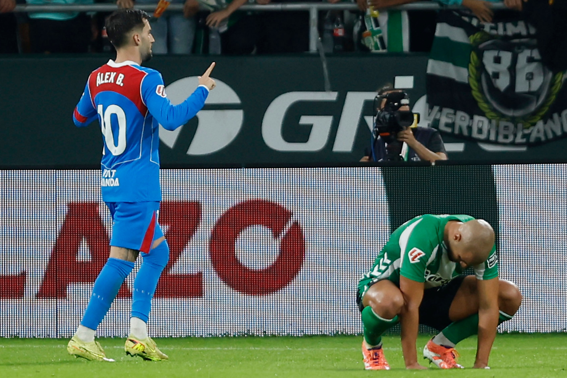 BAENA CELEBRA SU PRIMER GOL CON EL ATLÉTICO.