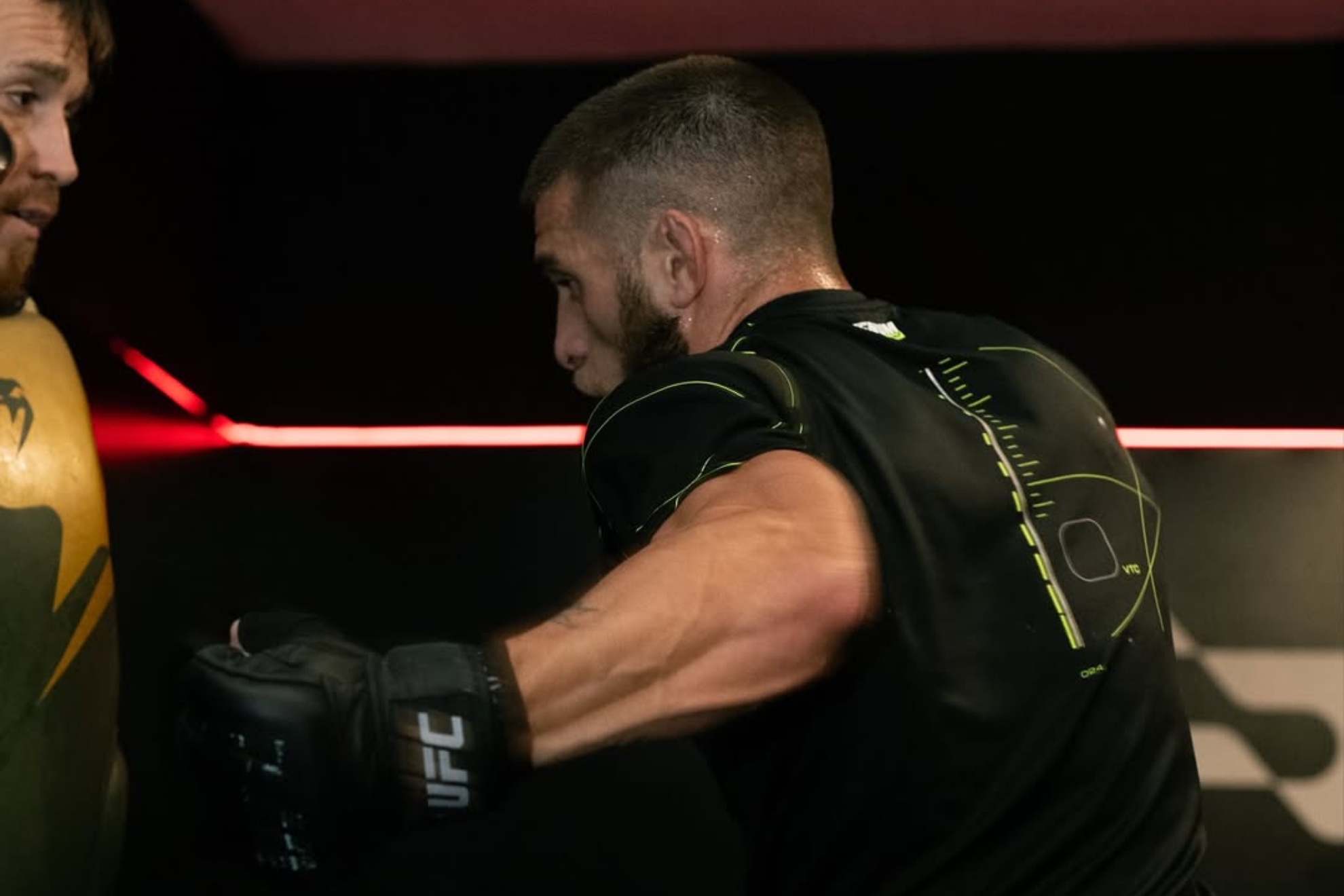 Aleksandre Topuria entrenando junto a Javi Climent.