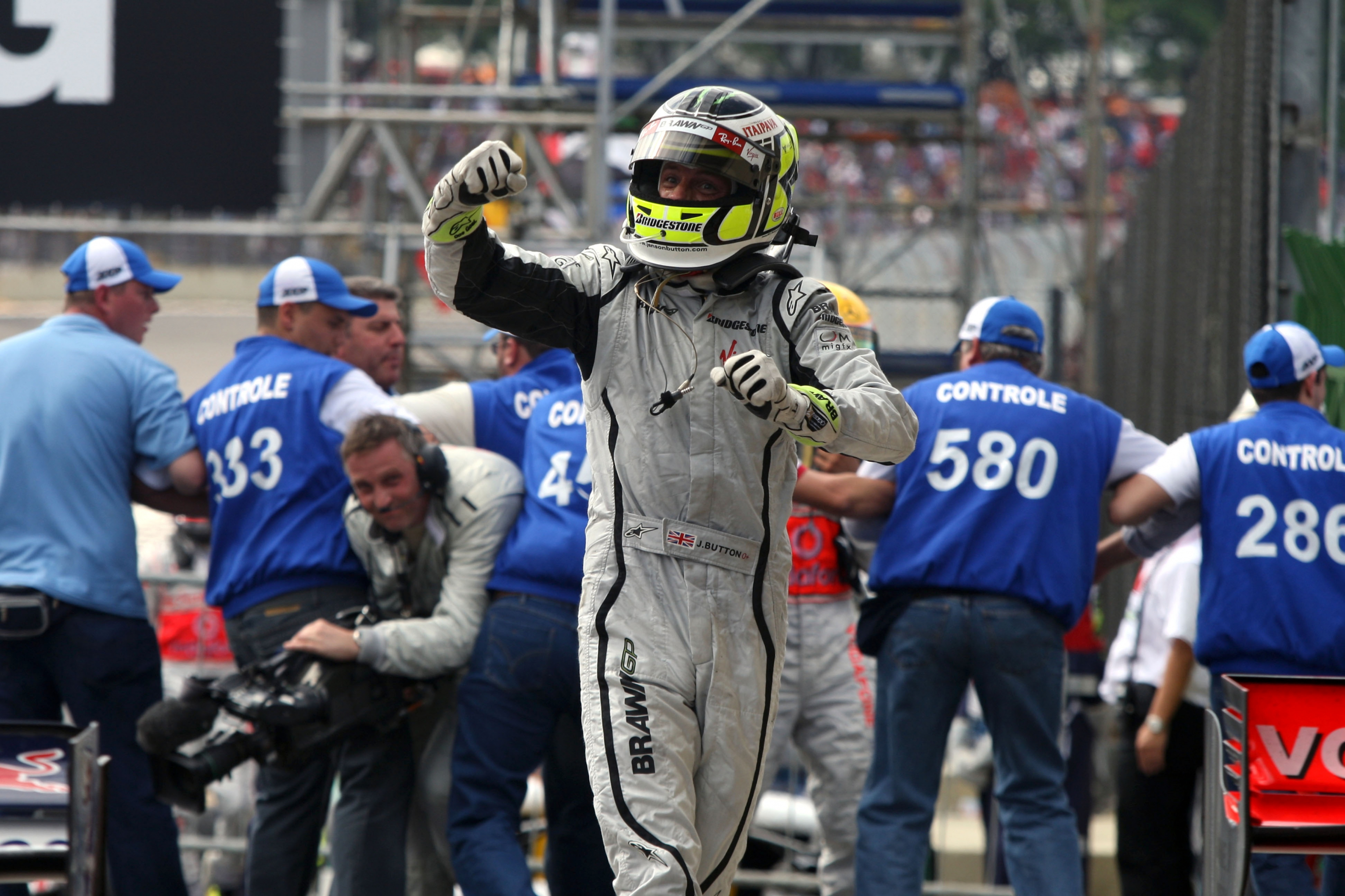 Jenson Button celebrando su título de 2009 en el Gran Premio de Brasil.
